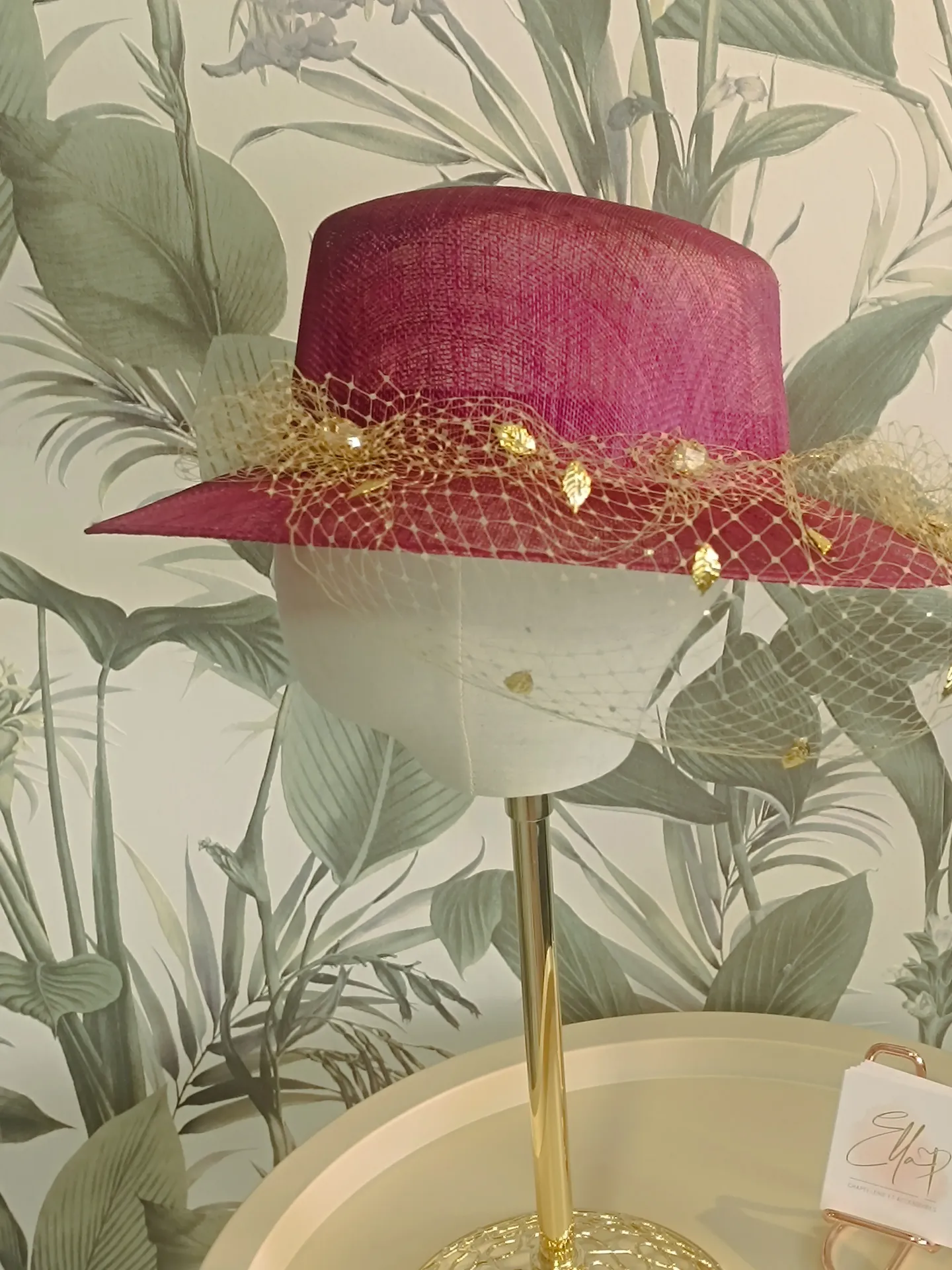 Chapeau en cisale fushia - 290€
