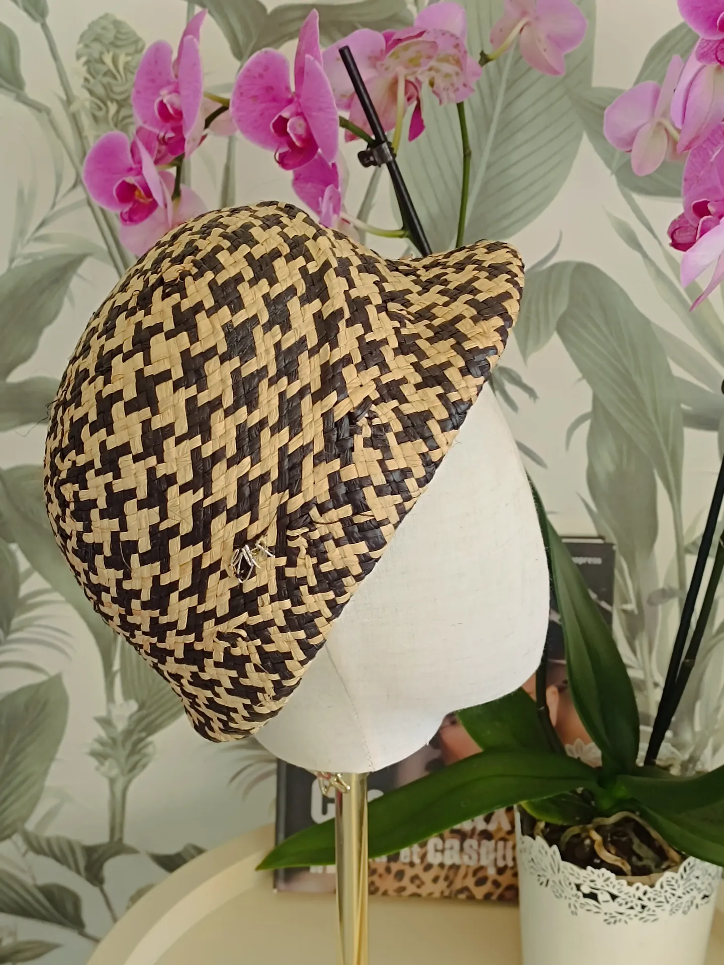 Casquette bicolore en raphia