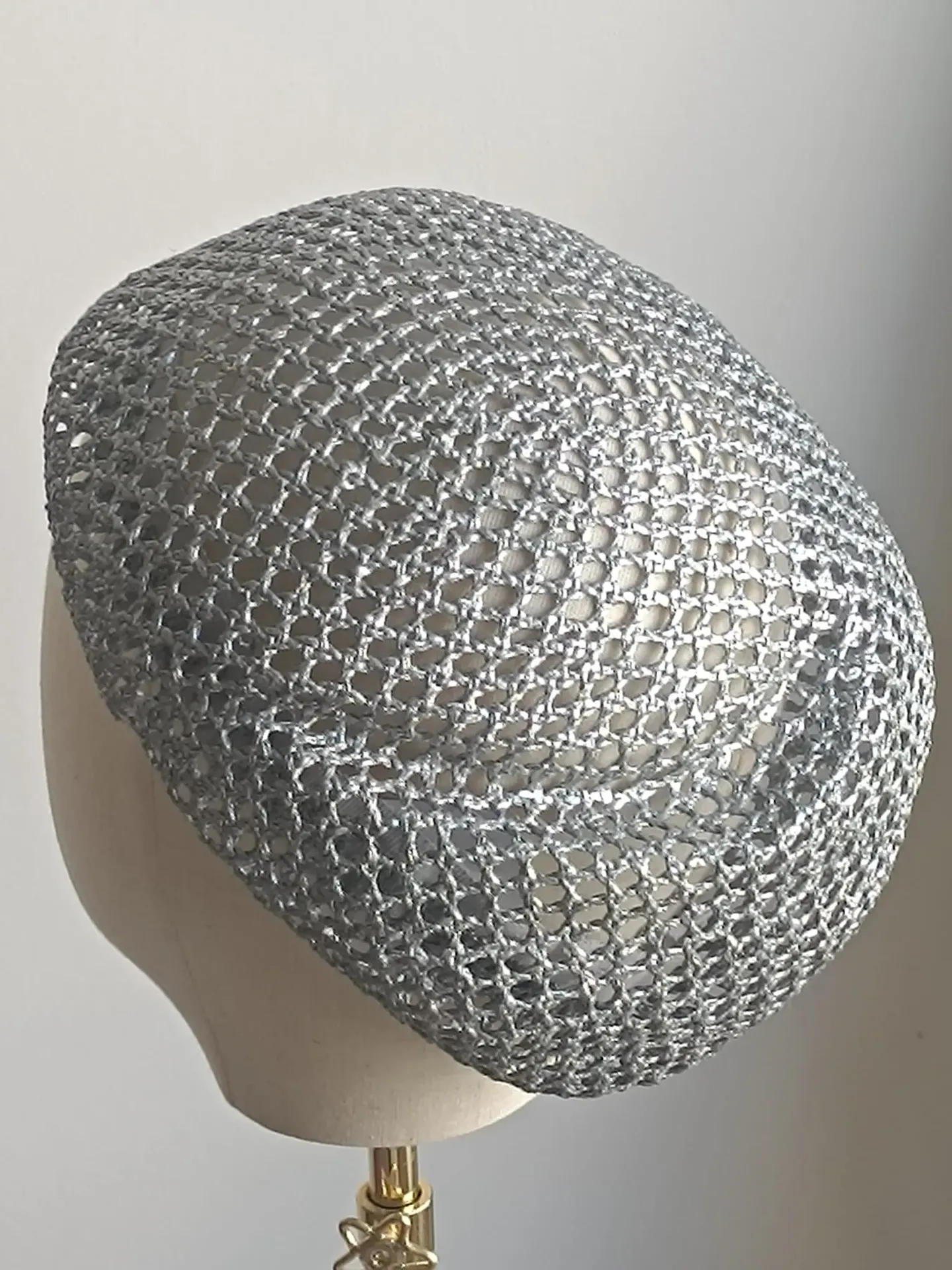Toque en paille ajouré